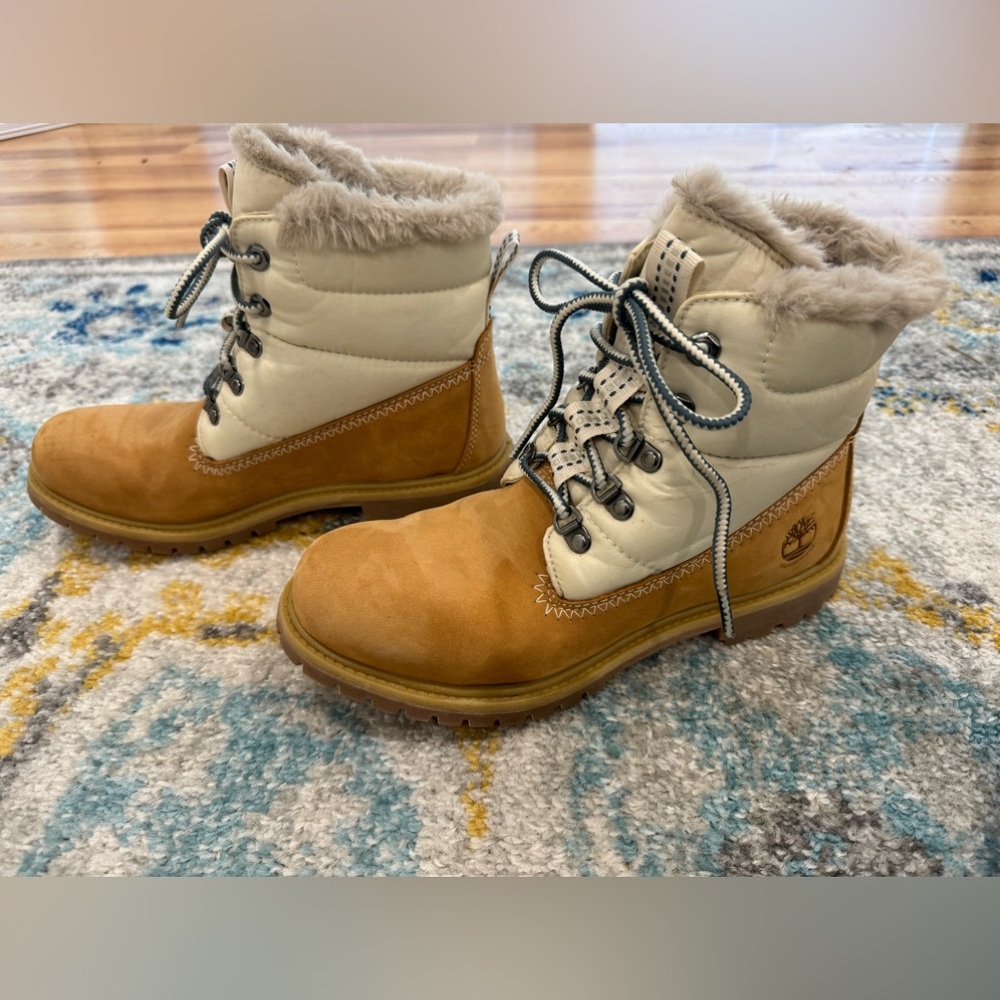 Timberland Women's Premium 6" Puffer waterproof boot Size 8.5 gently worn.